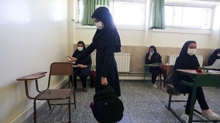 Tahun Ajaran Baru Dimulai, Siswi di Isfahan Pergi ke Sekolah (2)