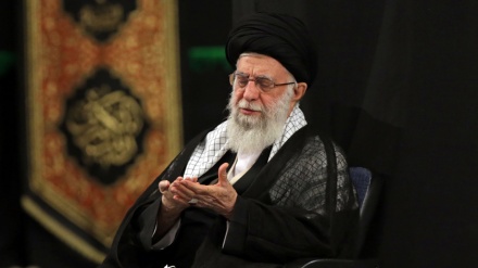 伊斯兰革命最高领袖出席伊玛目阿里·宰因·阿比丁遇难悼念仪式
