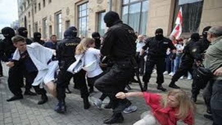 Minsk'te onlarca protestocu gözaltına alındı