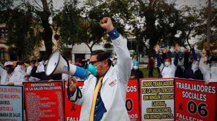 Policía chilena carga contra profesionales de la salud