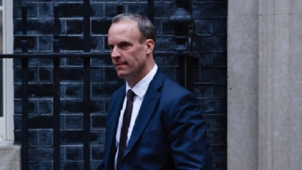 英外相の訪米に同行の警官、機内に銃を置き忘れ停職に