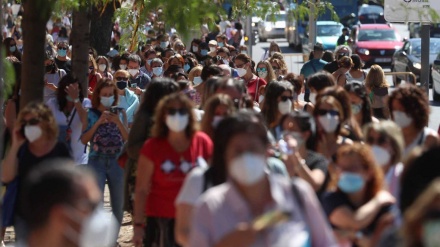 Madrid cancela los test serológicos a profesores tras generar largas colas