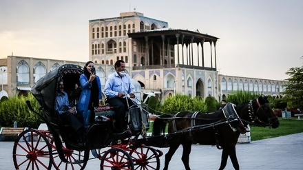 Karena COVID-19, Nesf-e Jahan Sepi Pengunjung (2)