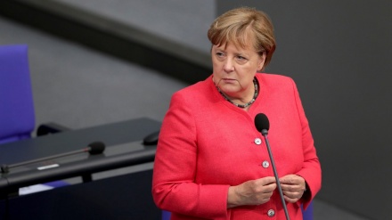 “Lockdown”-i i dytë/ Merkel përballet me protesta në Bundestag: Dimri do të jetë i vështirë