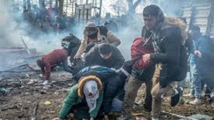 Grecia: la polizia usa lacrimogeni contro i profughi