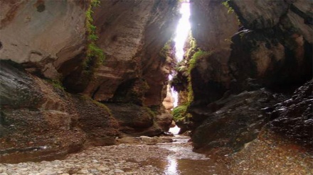 イラン西部イーラーム州メフラーン郡ズィーネガーン渓谷の絶景