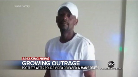 סרטון מתעד שוטרים אמריקנים חונקים גבר אפרו-אמריקני