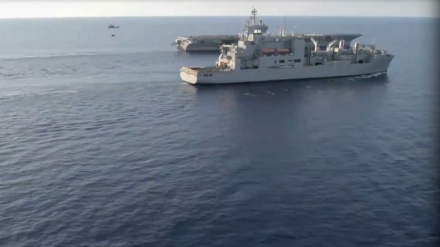 Drone Buatan Dalam Negeri Iran Pantau Armada AL Amerika