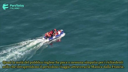 (VIDEO) Manifestanti inglesi manifestano in solidarietà con i rifugiati