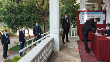 حضور تاجیکستانی‌های مقیم ایران در سفارت دوشنبه برای رای‌دهی