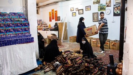 Pembagian 24.000 Paket Alat Tulis untuk Siswa di Iran (2)