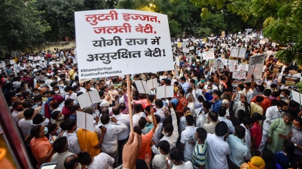 हाथरस गैंगरेप, ज़िम्मेदारों को बचाने में पूरी तरह जुटी यूपी सरकार, सुप्रीम कोर्ट में किया दावा, पीड़िता ने दर्ज कराए दो बयान