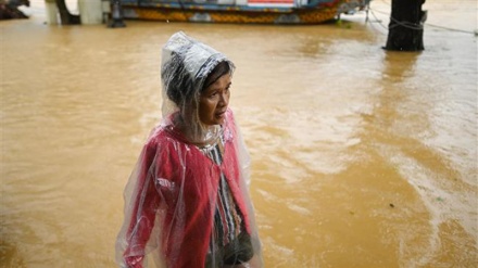  Floods kill over 100 in central Vietnam, storm Saudel on the way 