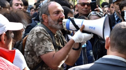 Protestuesit armenë sulmojnë ndërtesën e qeverisë