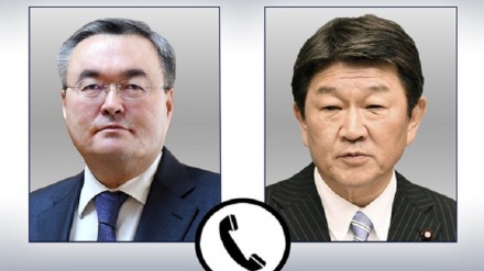 日本・カザフスタン外相が電話会談　関係拡大などを協議