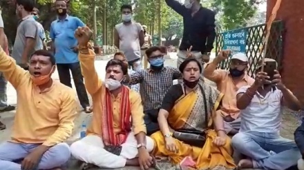 অসমে চিড়িয়াখানায় বাঘ-সিংহকে গরুর গোশত না খেতে দেওয়ার দাবিতে বিক্ষোভ  