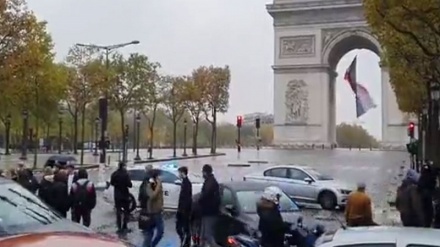 (VIDEO) Parigi, allarme bomba all'Arco del Trionfo