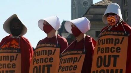 米・ワシントンDCの女性らが、トランプ大統領への抗議デモ
