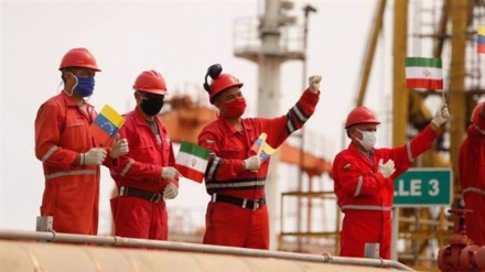 Iran, consegnata una nuova petroliera al Venezuela + VIDEO