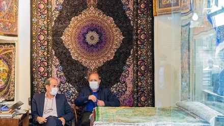 Korban COVID-19 Meningkat, Warga Iran Wajib Pakai Masker (1)