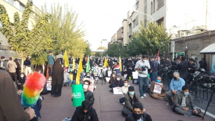  تجمع هزاران نفر از مردم ایران در مقابل سفارت فرانسه 