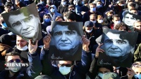イラン伝統歌唱の巨匠シャジャリアーン氏　フェルドウスィー廟の傍らに埋葬