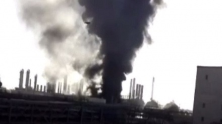 (VIDEO) Iran, l'incendio della compagnia petrolchimica nel porto Imam Khomeini