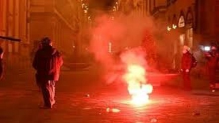 Firenze: proteste anti Dpcm, molotov contro la polizia