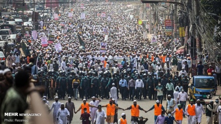 Qytetrarët e Bangladeshit protestojnë kundër Macron