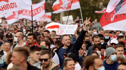 Minsk protest turns violent; police use water cannons