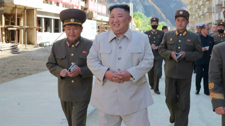金正恩氏が台風被災地の復旧現場を視察