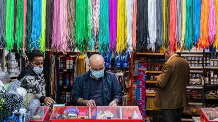 Korban COVID-19 Meningkat, Warga Iran Wajib Pakai Masker (2)