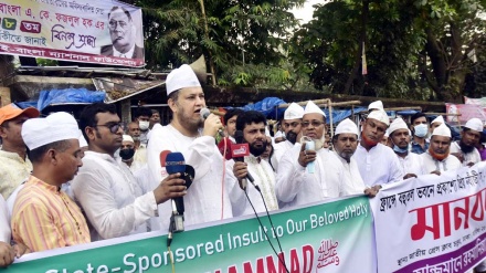 মহানবীর (সা) অবমাননার প্রতিবাদে বিক্ষোভে উত্তাল বাংলাদেশ 