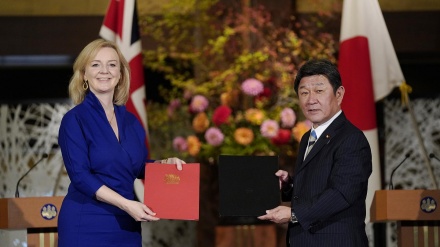 Londra e Tokyo firmano il primo accordo commerciale post Brexit