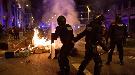 Violencia campea en protestas contra confinamiento en España+Video