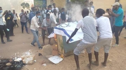 Սուդանում բողոքարարները հրկիզել են Սիոնիստական ռեժիմի դրոշը