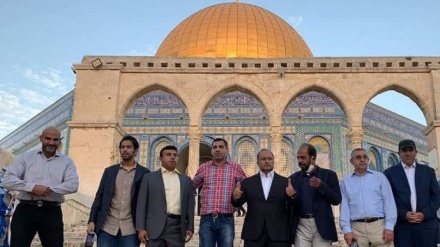 Palestinos protestan por presencia de delegación emiratí en mezquita Al-Aqsa