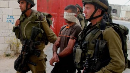 הכוחות הישראליים ממשיכים את המעצרים בקרב הפלסטינים