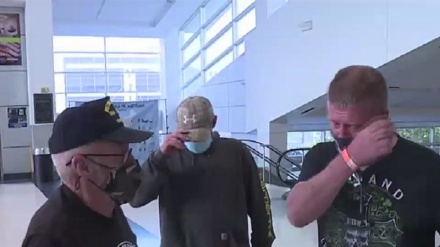 یوه پلار ۴۸ کاله وروسته خپل زوی ولید