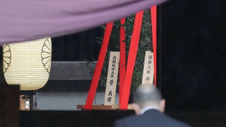 菅首相が真榊奉納　靖国神社の秋季例大祭