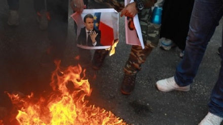 آتش‌زدن پرچم فرانسه و تصاویر «ماکرون» در کرانه باختری