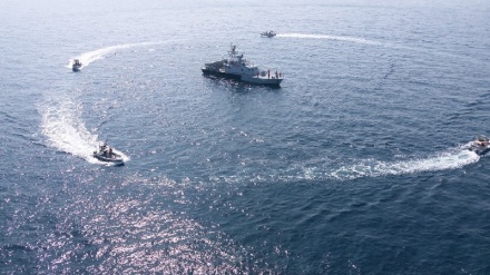 Fars Körfezi'nde şehitlerin şehadet yerlerine çiçekler bırakıldı