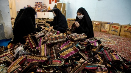 Pembagian 24.000 Paket Alat Tulis untuk Siswa di Iran (1)