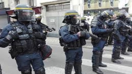 Francia, minaccia di morte al sindaco di Lione: 'Ti tagliamo la testa' 