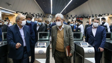 Jubir Pemerintah Iran Pantau Pemakaian Masker di Metro (2)