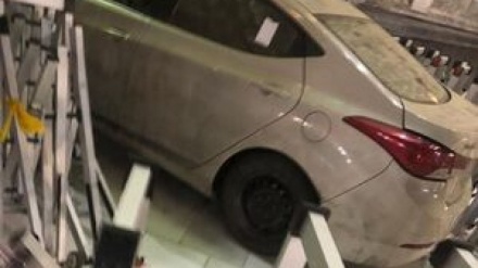 Масжидул-Ҳаромнинг эшиги билан тўқнашган автомобиль (видео)