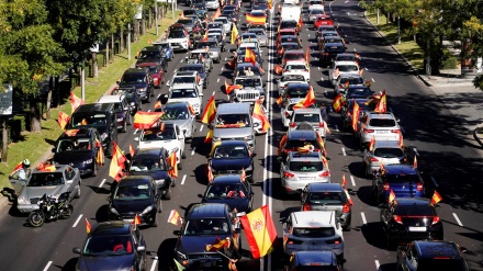 Cientos de coches marchan en Madrid convocados por Vox contra el estado de alarma+Video