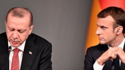 טורקיה: נגיב במישור הדיפלומטי לקריקטורה של ארדואן בשבועון הצרפתי