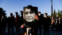 イラン伝統歌唱の巨匠シャジャリアーン氏　フェルドウスィー廟の傍らに埋葬