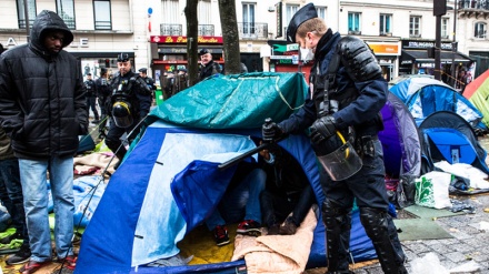 Shock in Francia: sgombero violento accampamento di migranti + FOTO